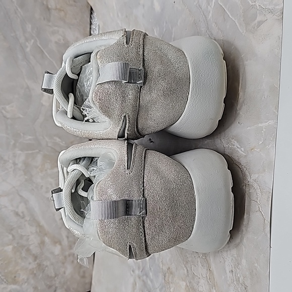 Silver/white shiny Nikes - Picture 4 of 9